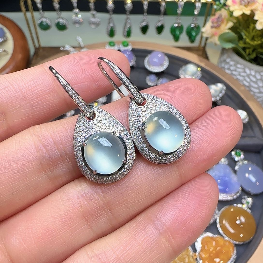 翡翠耳饰18K金镶嵌翡翠耳饰18K金镶嵌