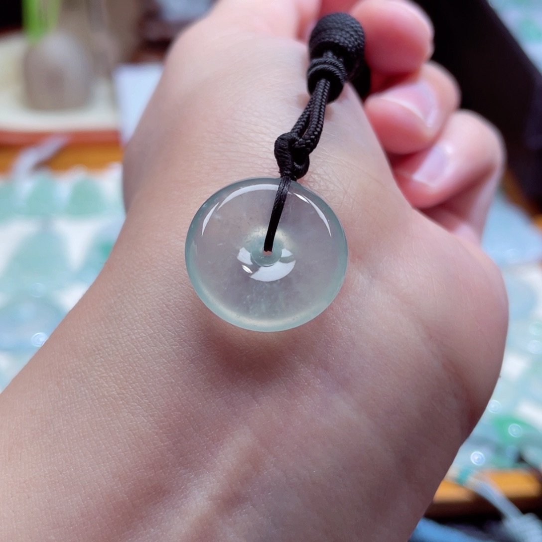 翡翠颈饰未镶嵌扣子