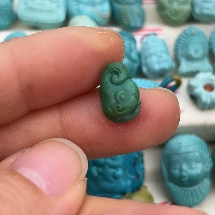 绿松石未镶嵌挂件