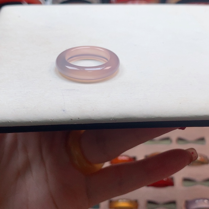 玛瑙/玉髓手镯未镶嵌艾***?