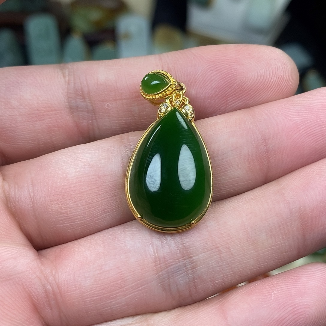 和田玉（碧玉）18K金镶嵌颈饰