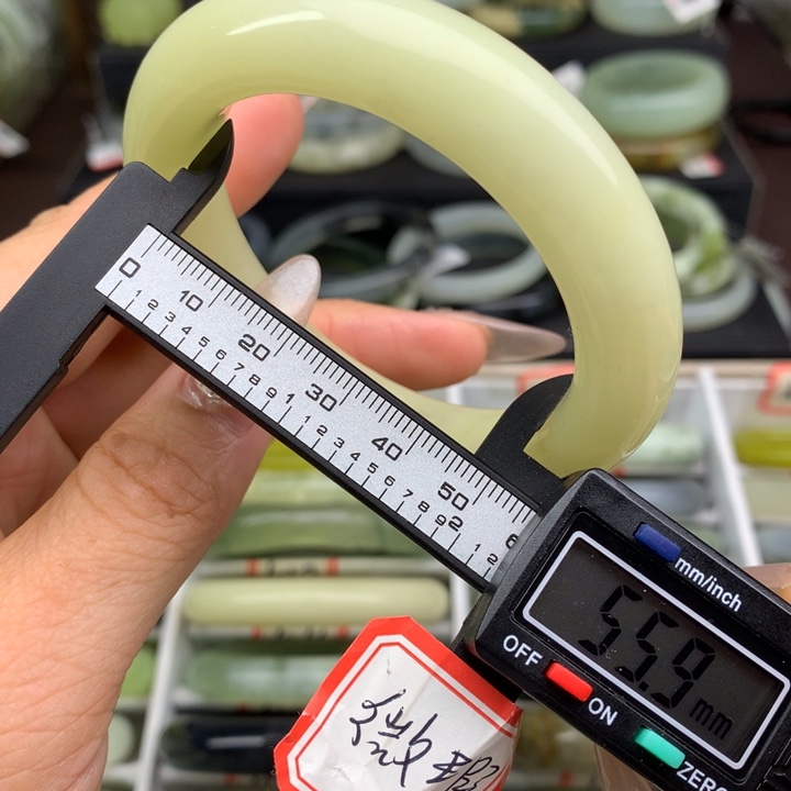 蛇纹石玉未镶嵌手镯1031