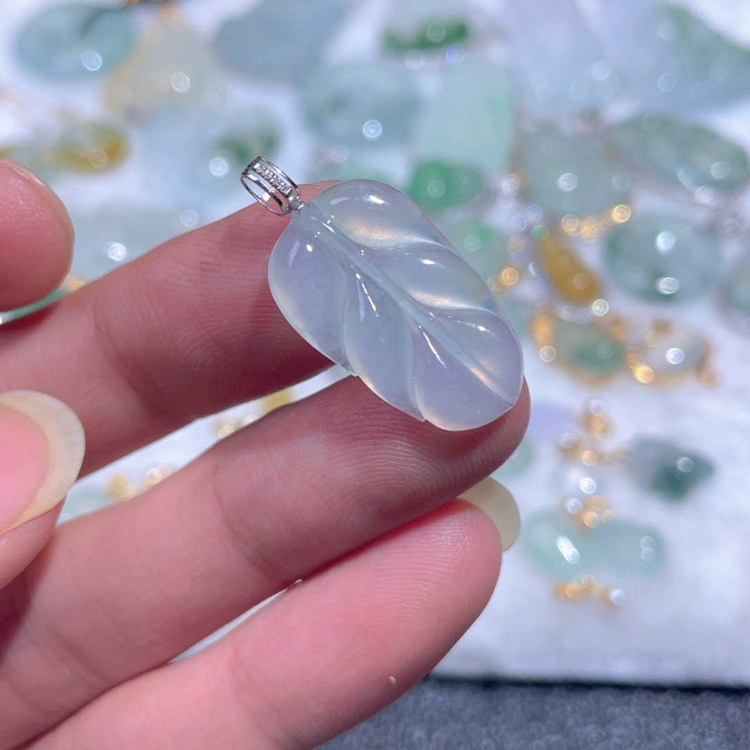 翡翠18K金镶嵌颈饰翡翠