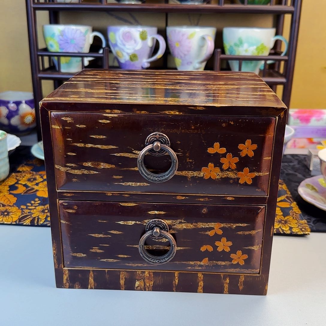 他家茶具瓷器真美！