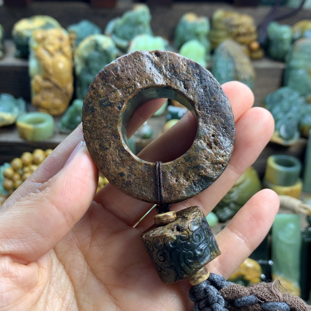 岫岩河磨玉（透闪石质玉）挂件未镶嵌胡***?