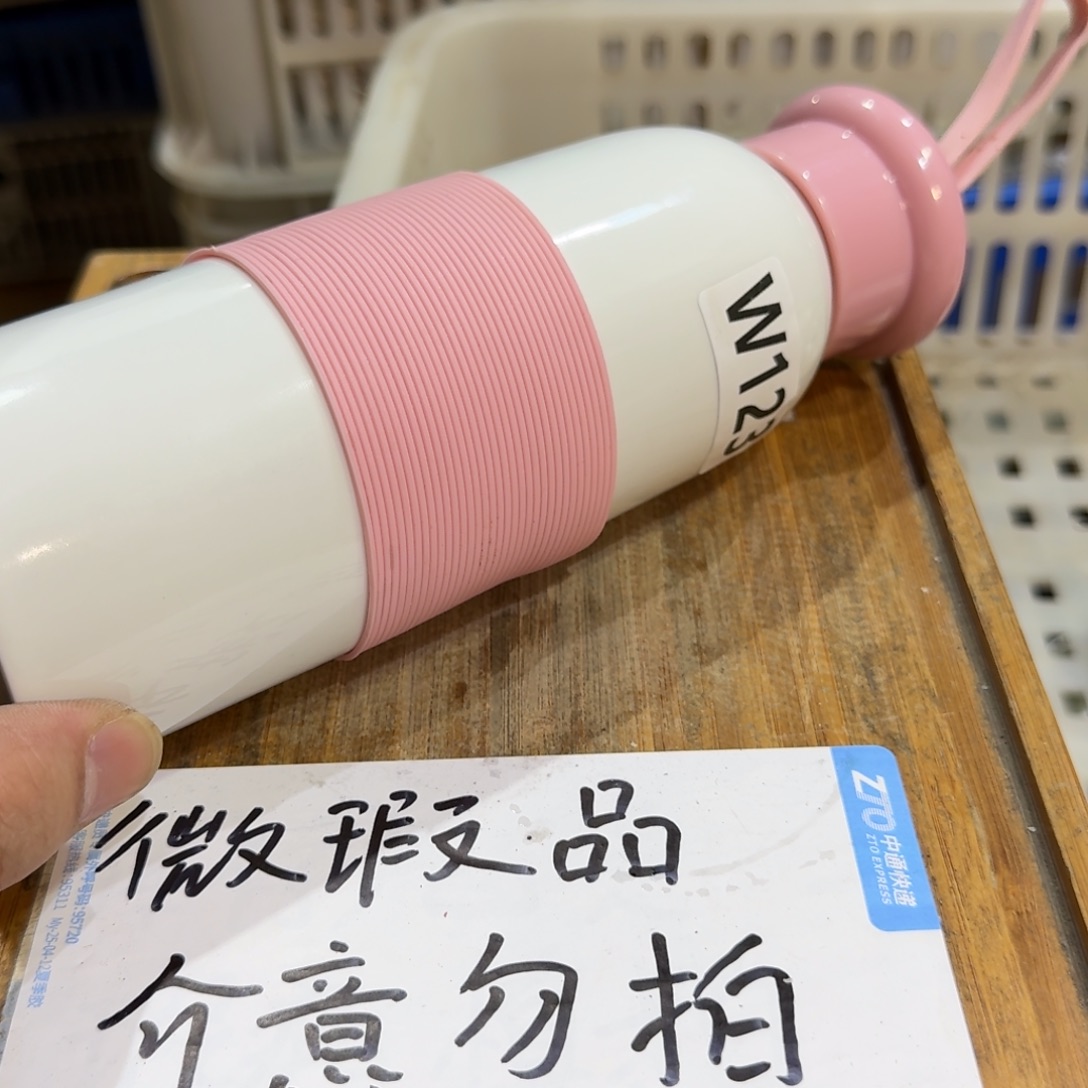 微瑕疵介意勿拍陶瓷器皿H714