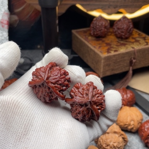 把件文玩核桃三棱37