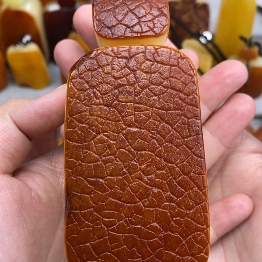 琥珀吊坠(赠链)未镶嵌