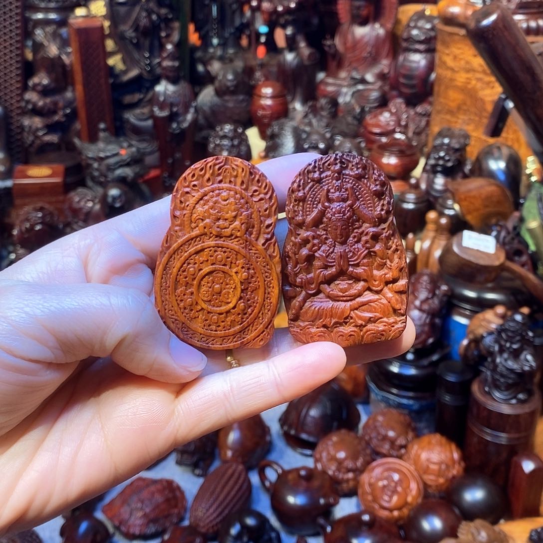 檀香紫檀（小叶紫檀）千手观音