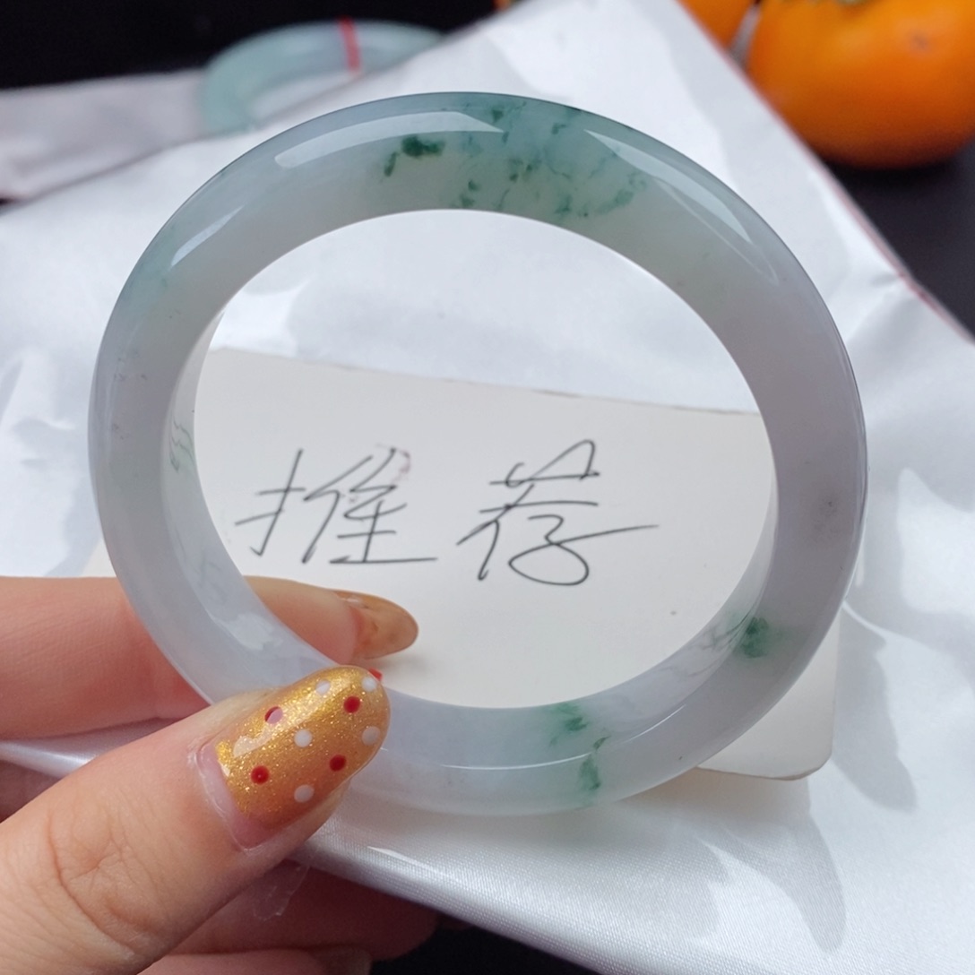 翡翠手镯未镶嵌57圈口
