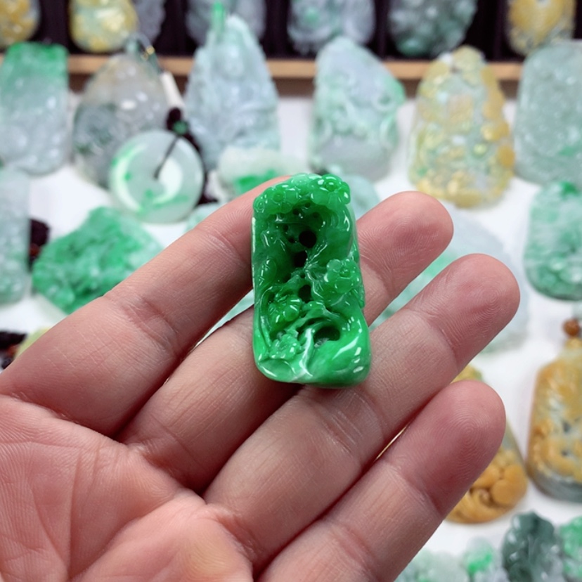 【闪购商品】翡翠吊坠(不含链)未镶嵌离*