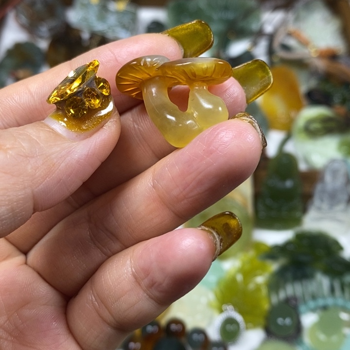 未镶嵌蛇纹石玉吊坠