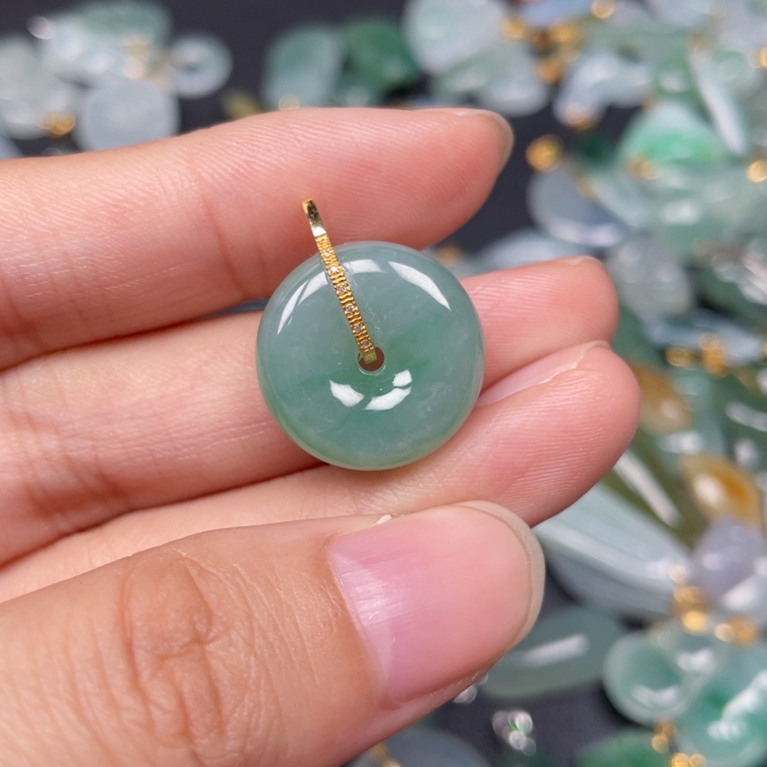 翡翠颈饰18K金镶嵌翡翠