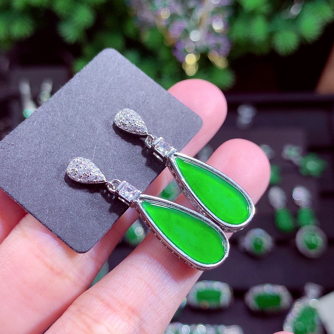 颈饰未镶嵌翡翠天然