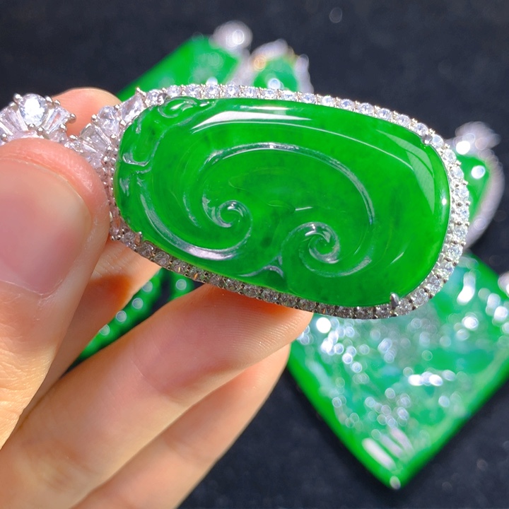 翡翠颈饰银S925镶嵌一个