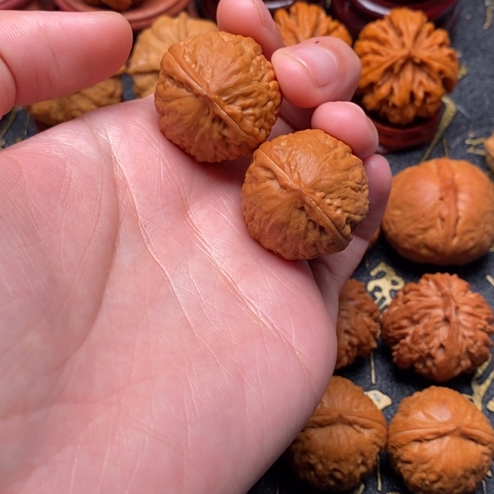 迟***遇文玩核桃吊坠小馒头