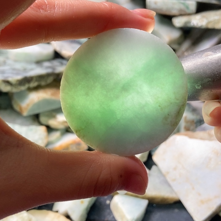 翡翠颈饰未镶嵌天然翡翠