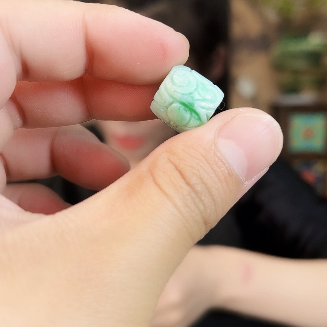 翡翠未镶嵌颈饰吊坠