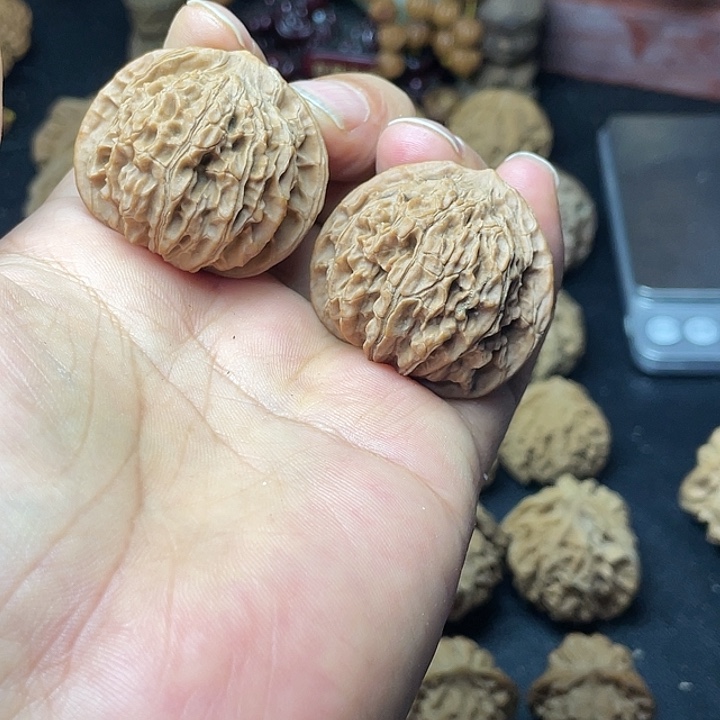 【闪购商品】文玩核桃把件野生宫灯38尺