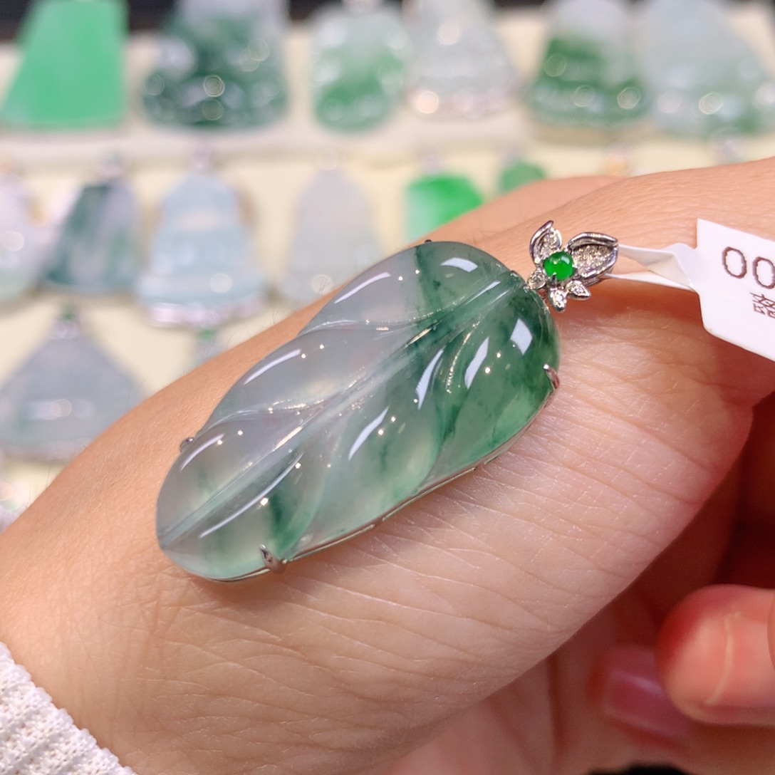 翡翠颈饰18K金镶嵌叶子