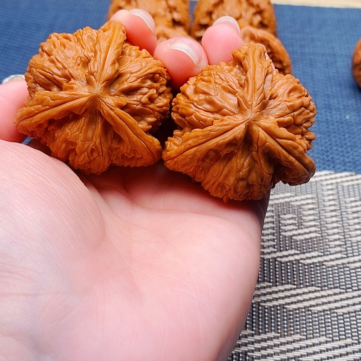 河***涛文玩核桃吊坠三棱