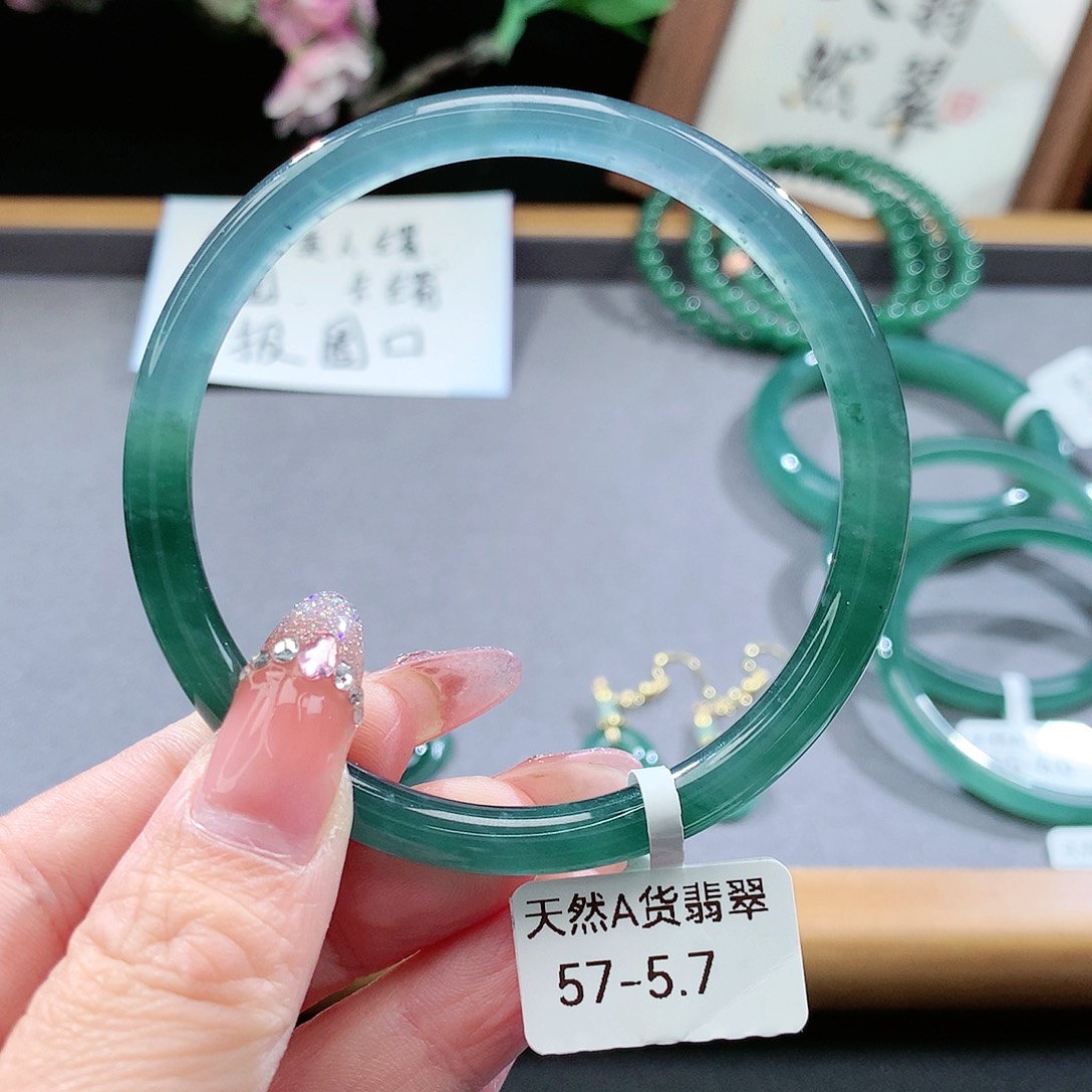 翡翠手镯（圆镯）未镶嵌