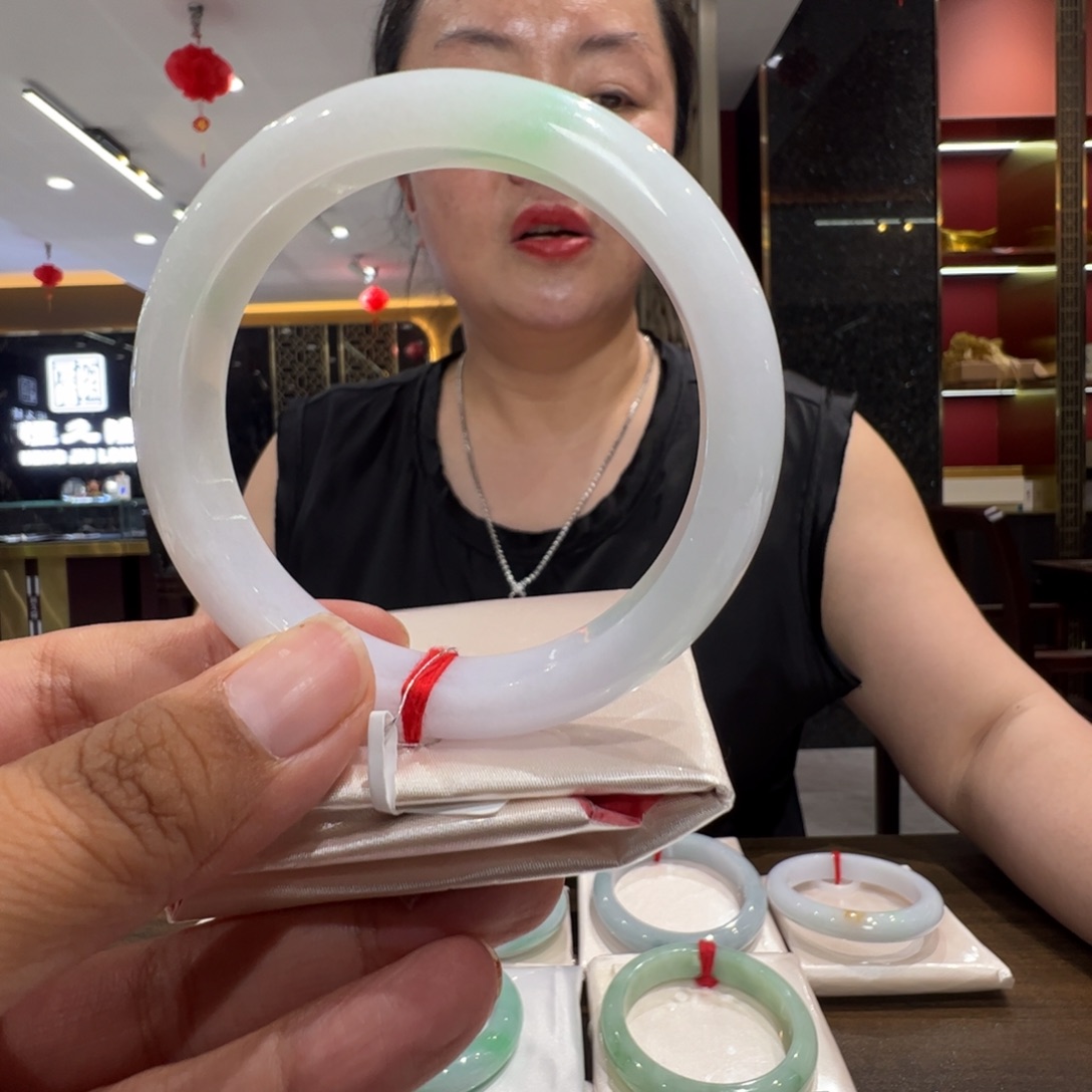！***。翡翠手镯未镶嵌淡春彩福利，不退不换