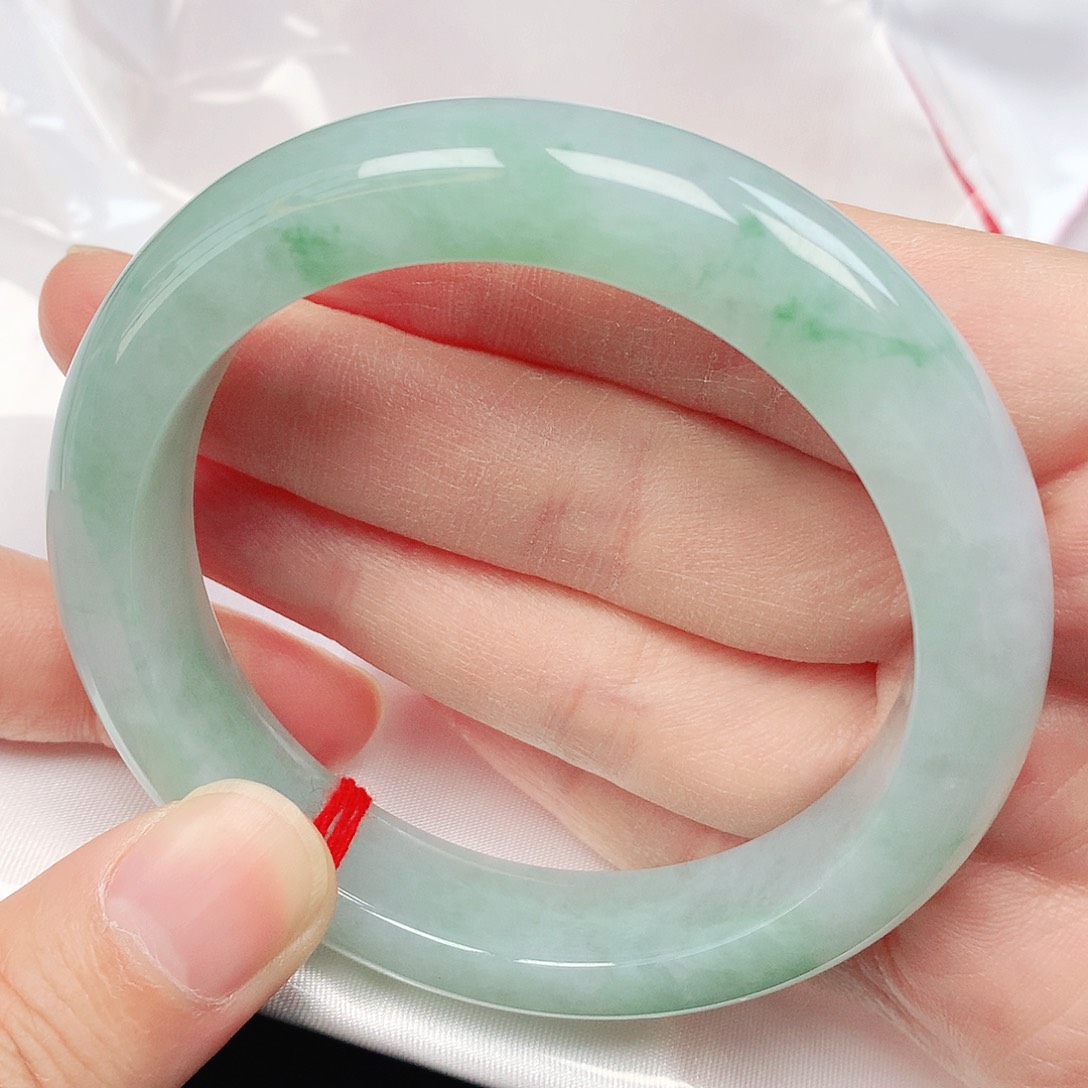 翡翠手镯未镶嵌抖音质检