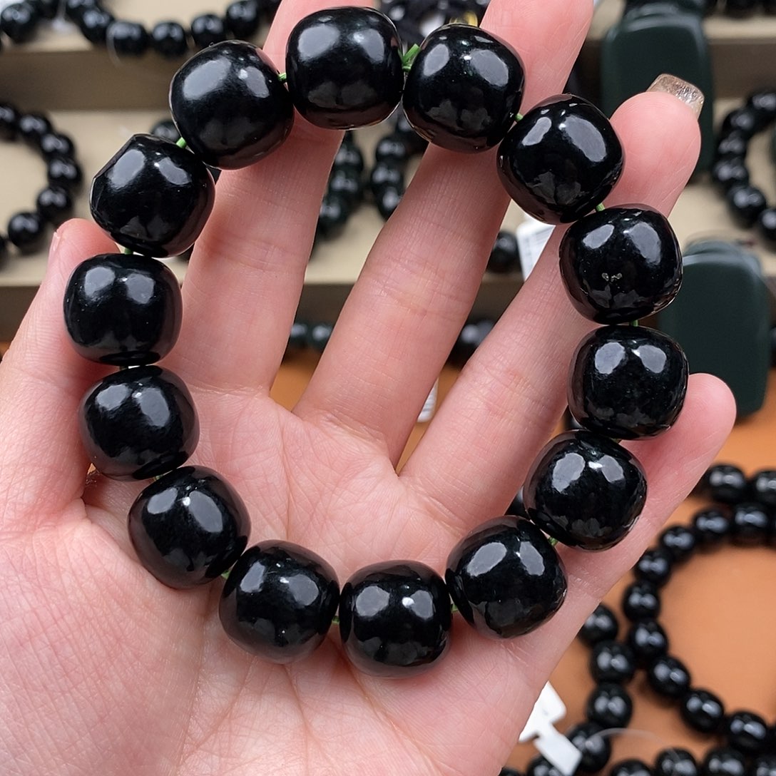 q***1和田玉未镶嵌手串