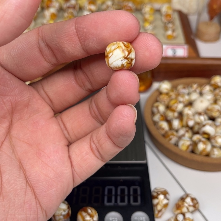 琥珀裸石未镶嵌自****子72号