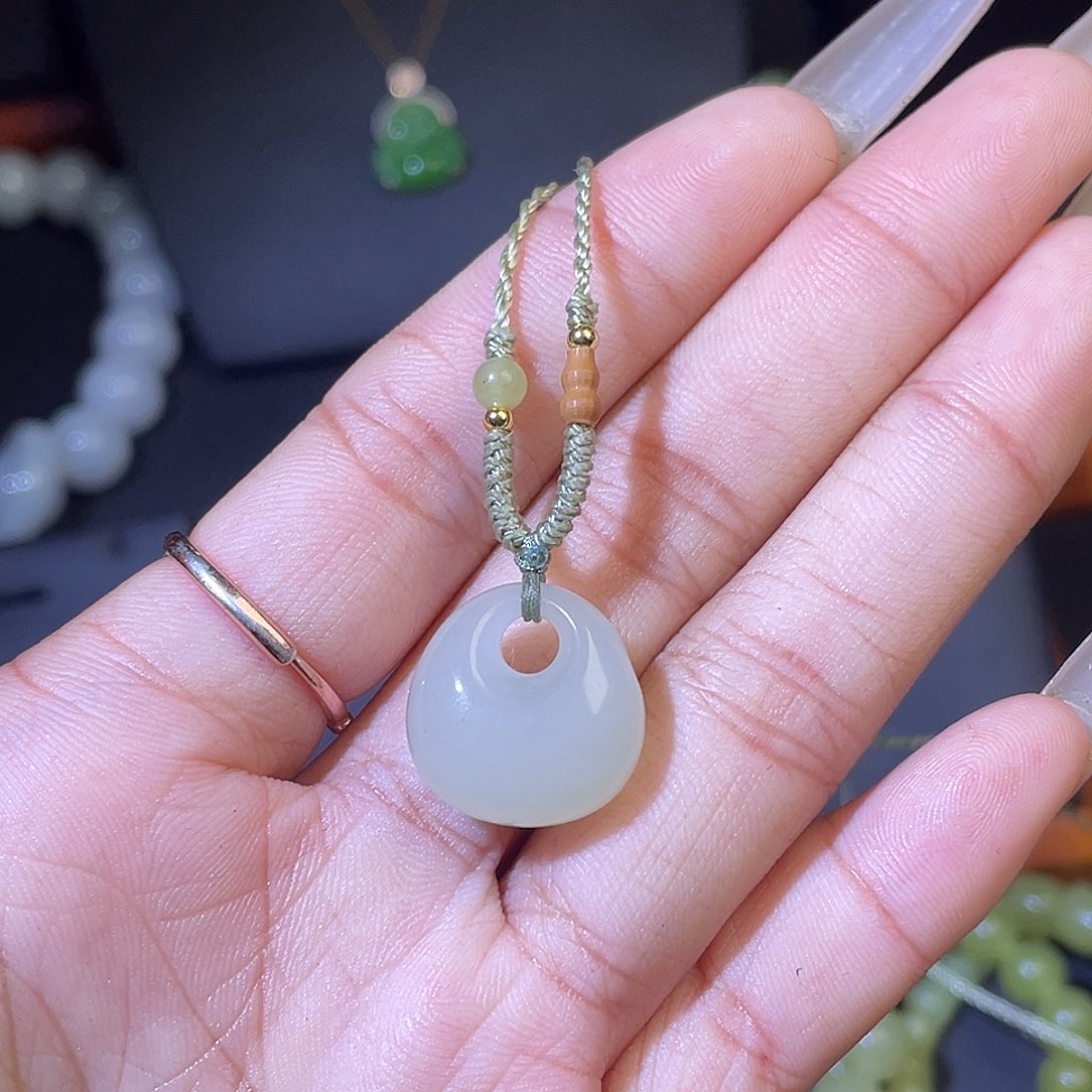 颈饰未镶嵌和田玉