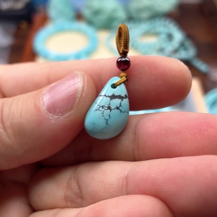 绿松石颈饰未镶嵌