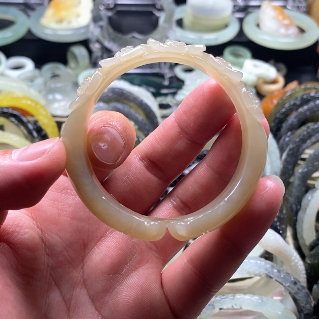 岫玉手镯未镶嵌?***卡手镯