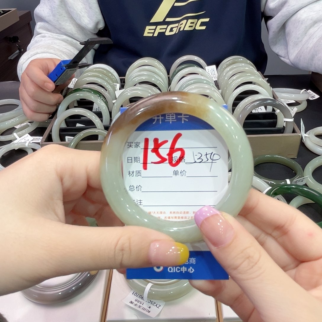 和田玉手镯未镶嵌漫*.