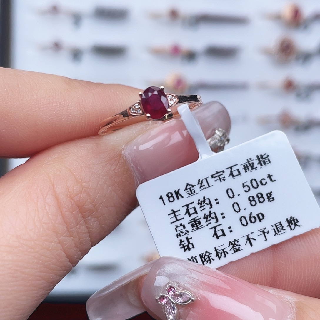 18K金镶嵌红宝石戒指