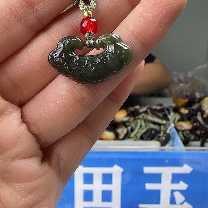 颈饰未镶嵌和田玉