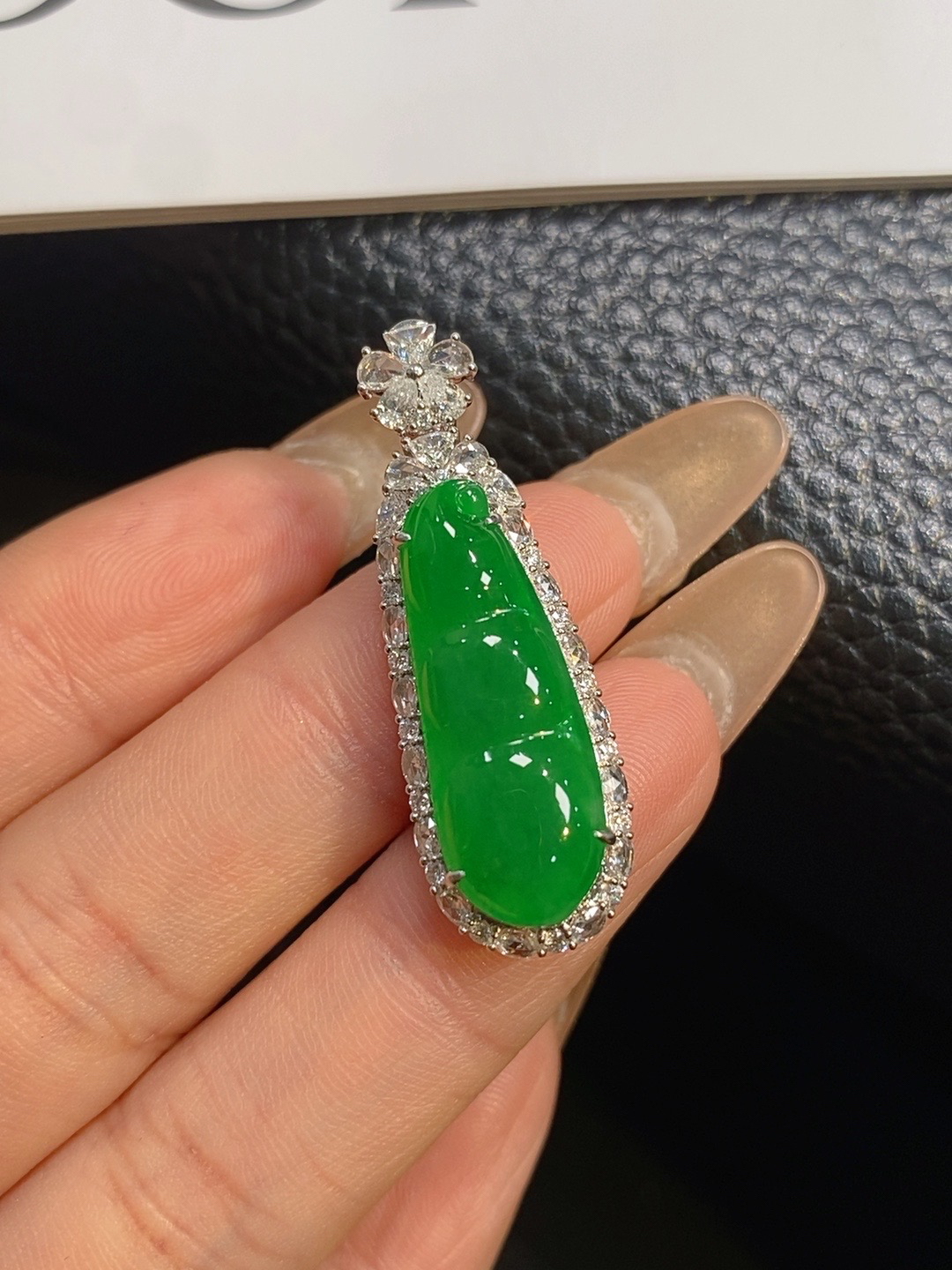 【拾玥珠宝】老坑阳绿福豆吊坠 缅甸翡翠