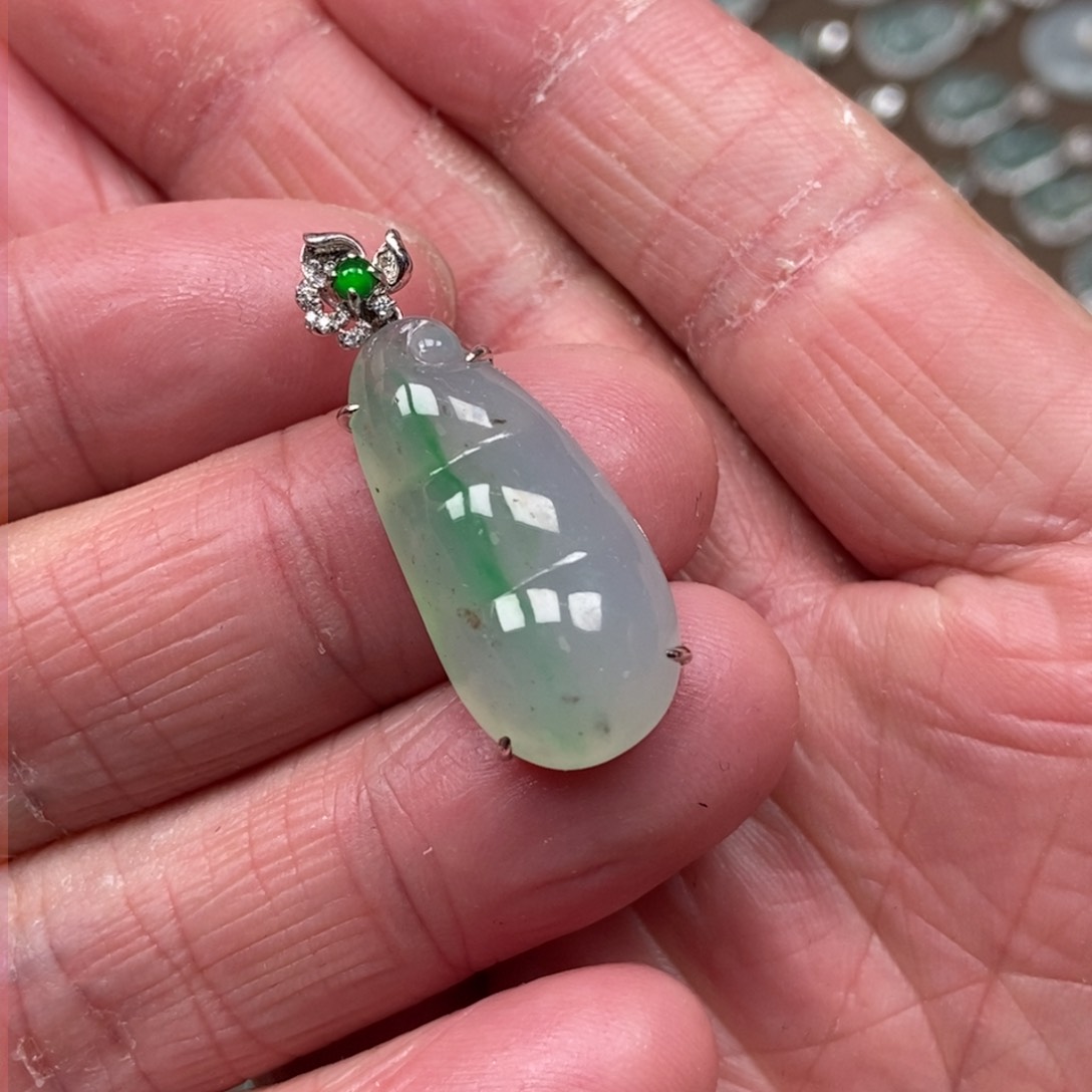 翡翠颈饰18K金镶嵌豆子