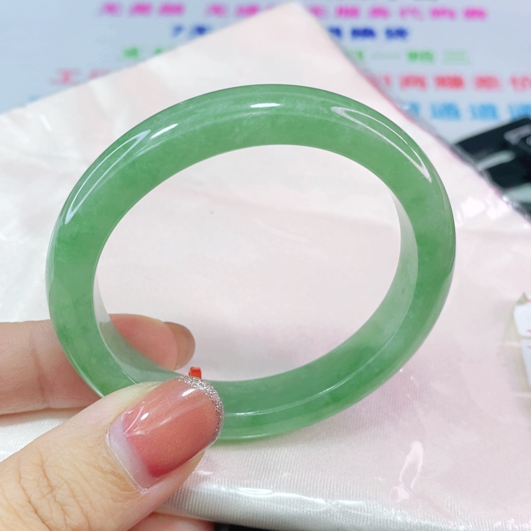 未镶嵌手镯（贵妃镯）翡翠51圈
