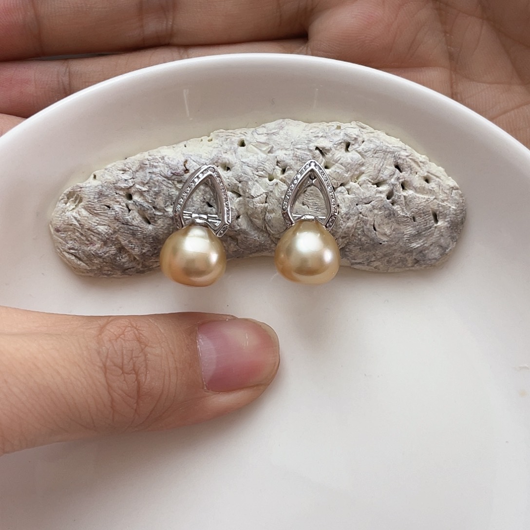 海水珍珠耳饰银S925镶嵌一****?