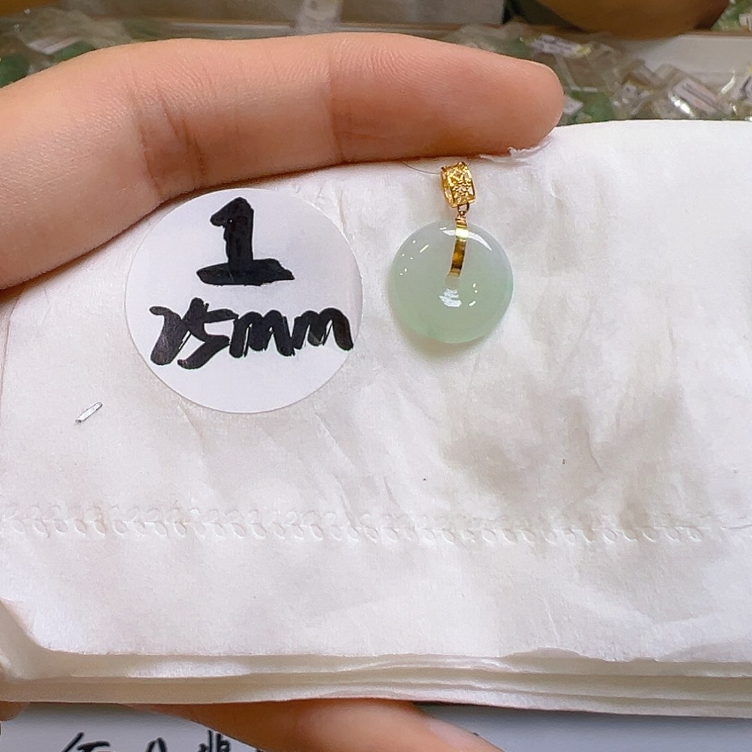 翡翠18K金镶嵌颈饰翡翠