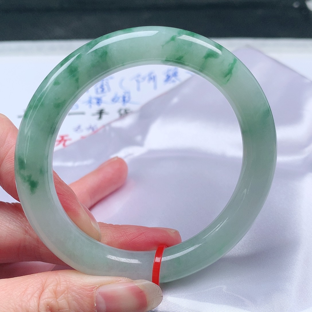 翡翠手镯未镶嵌55圈