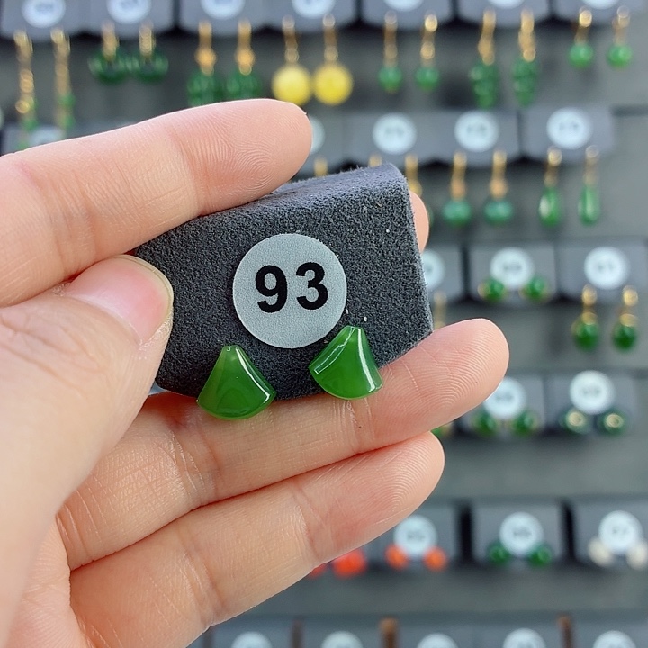 和田玉18K金镶嵌耳饰