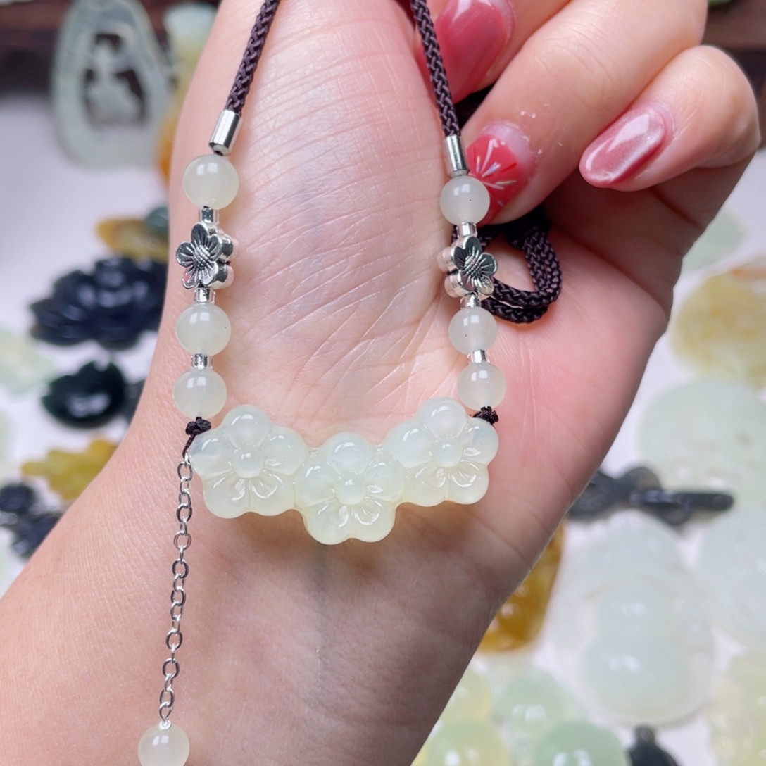 蛇纹石玉颈饰未镶嵌