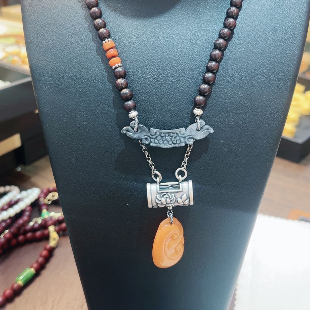 翡翠颈饰未镶嵌吊坠