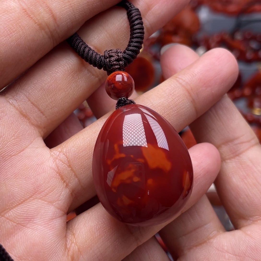 南红玛瑙未镶嵌珠宝奇石水滴吊坠