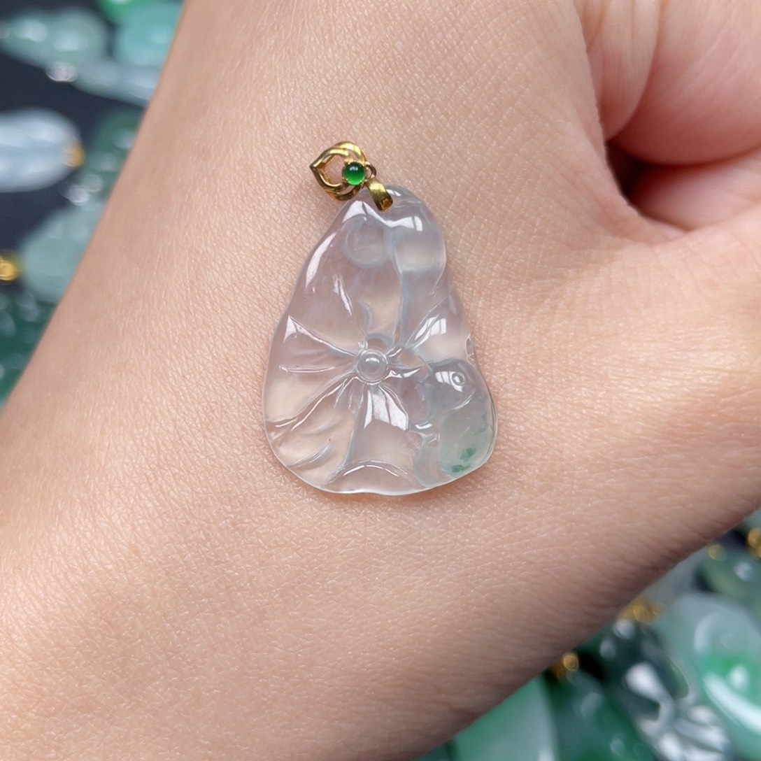 翡翠颈饰18K金镶嵌荷叶鱼