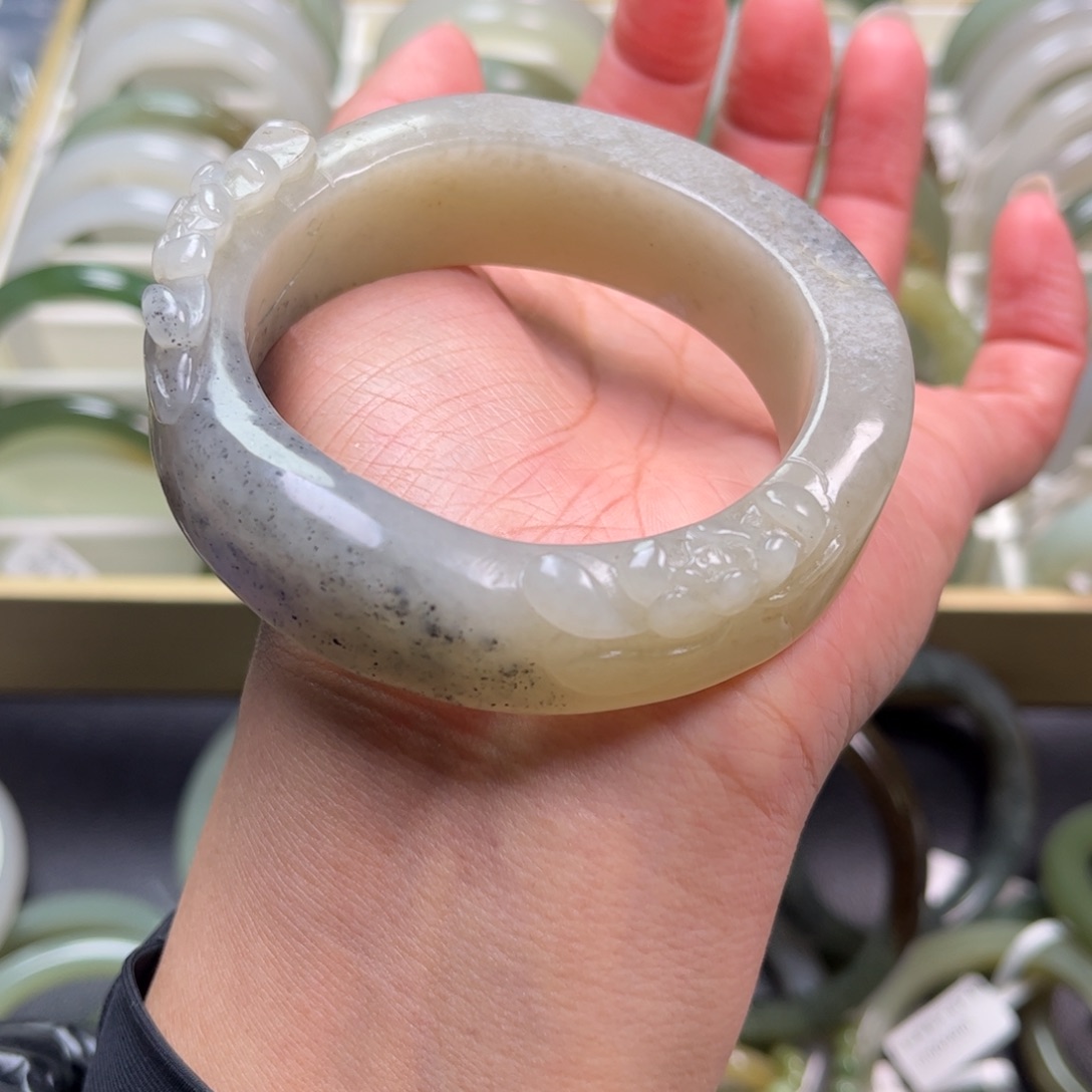 和田玉未镶嵌手镯56.8圈