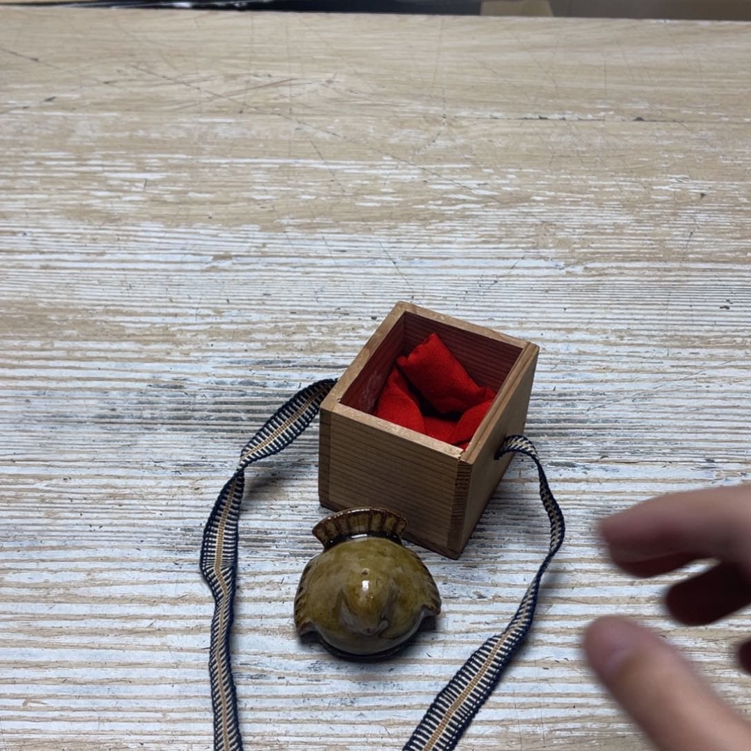 瓷片用****5密密麻麻地排列着一个