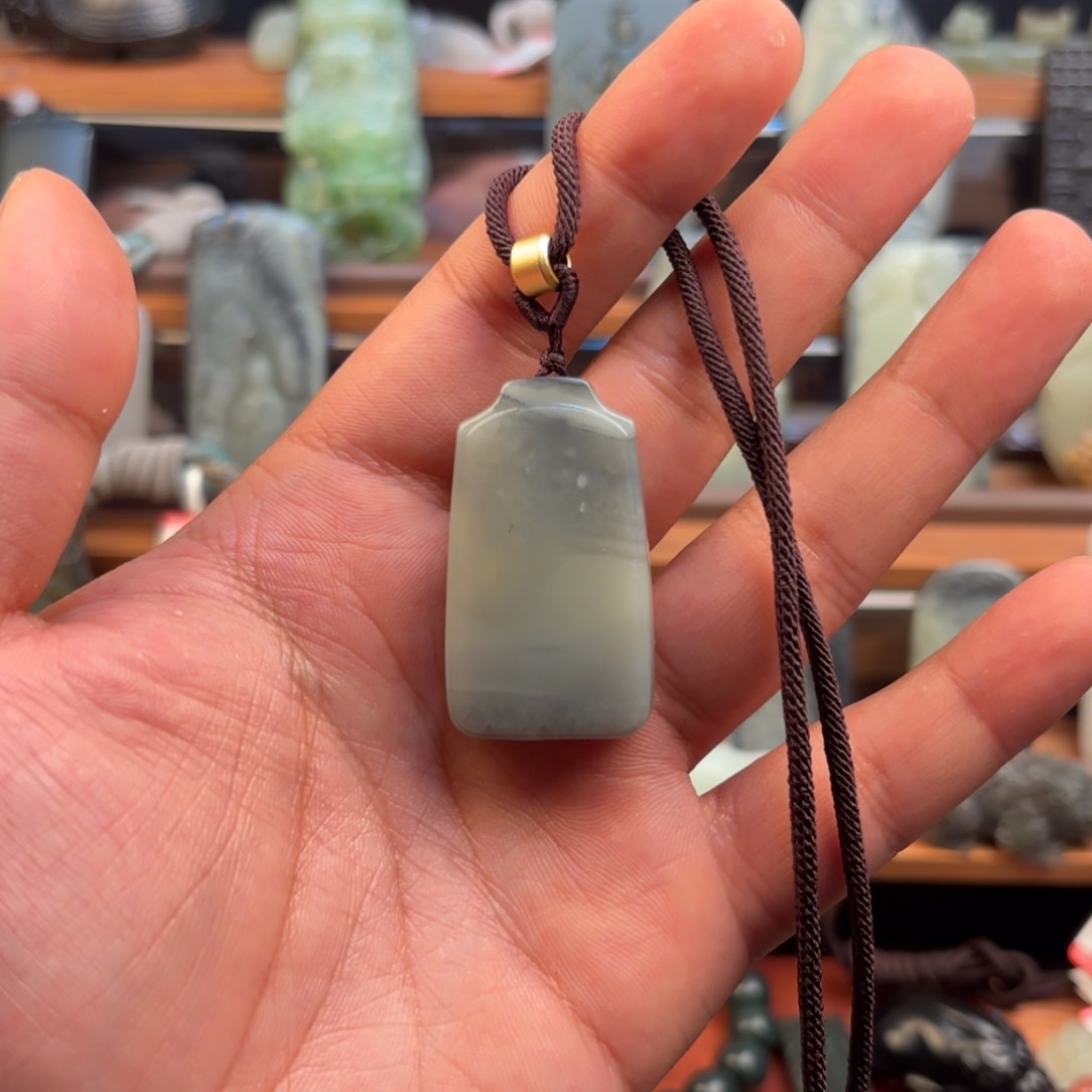 和田玉颈饰未镶嵌